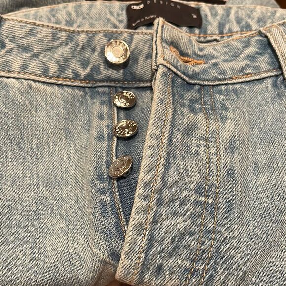 ASOS DESIGN Curve high rise distressed mom jeans light wash with rips 28/30 - Picture 4 of 13